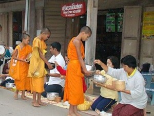 moines laos