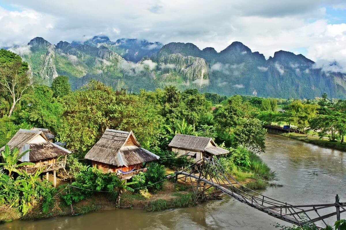région montagneuse de Vang Vieng